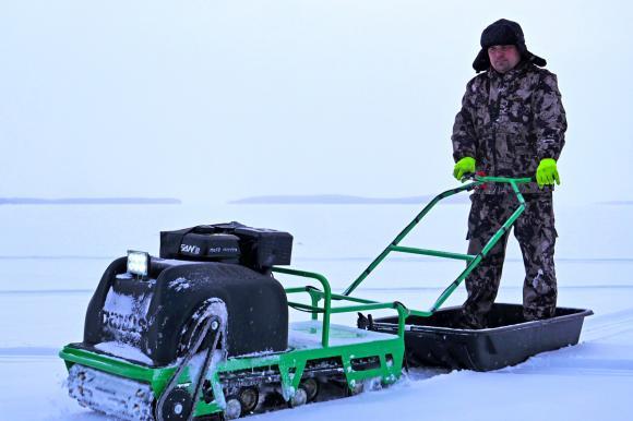 В Карелии зимой - аренда мотособаки для рыбалки и прогулок