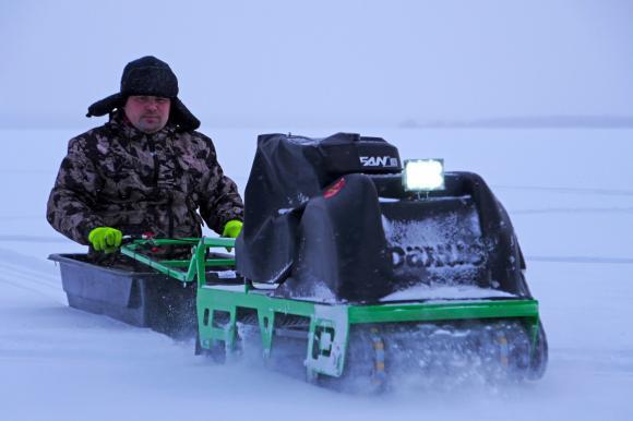 В Карелии зимой - аренда мотособаки для рыбалки и прогулок