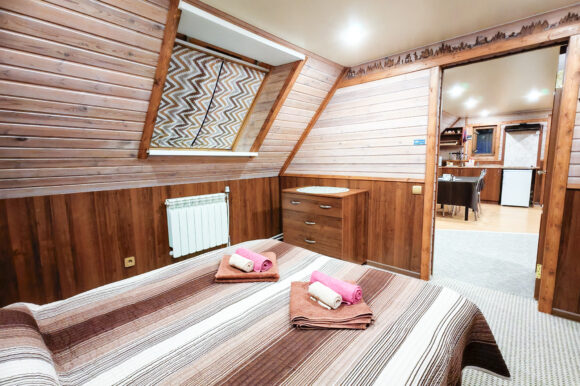 в Карелии коттедж Медведь на турбазе Велт