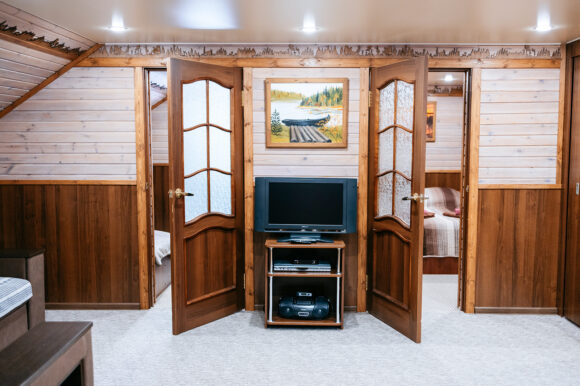 в Карелии коттедж Медведь на турбазе Велт